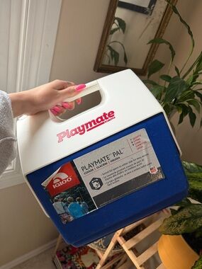 Igloo Playmate Pal Cooler in White and Blue with Red Logo Vintage